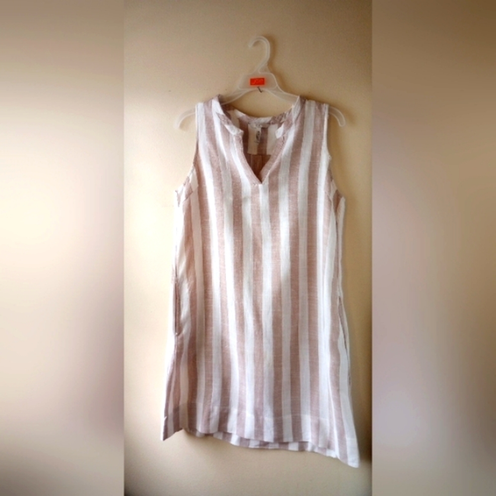 NWOT Sleeveless Dress with Notched “V” Neckline, Inverted Back Pleat and Pockets - Picture 2 of 5